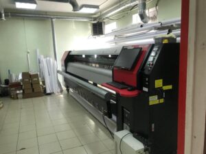 Принтер для печати широкоформатной